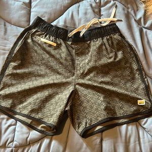 Vuori Mens Banks short 5”